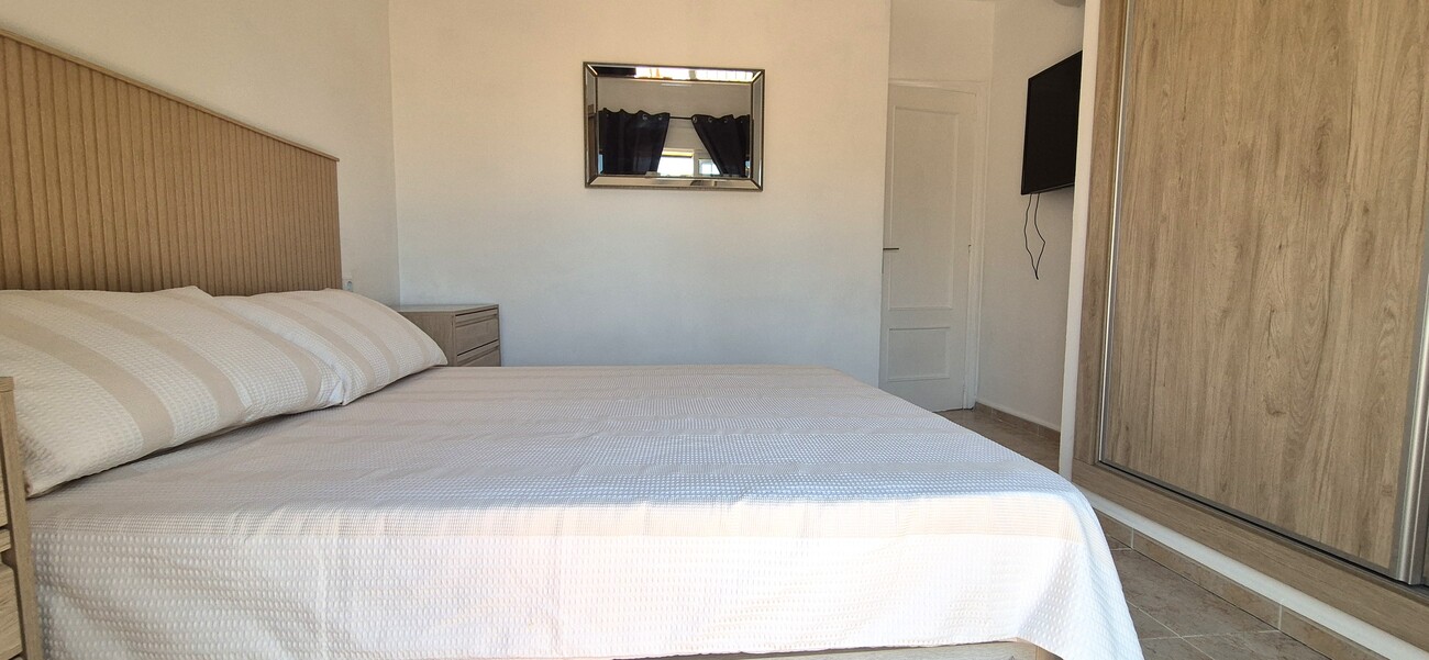 Bedroom in villa for sale in Villamartin