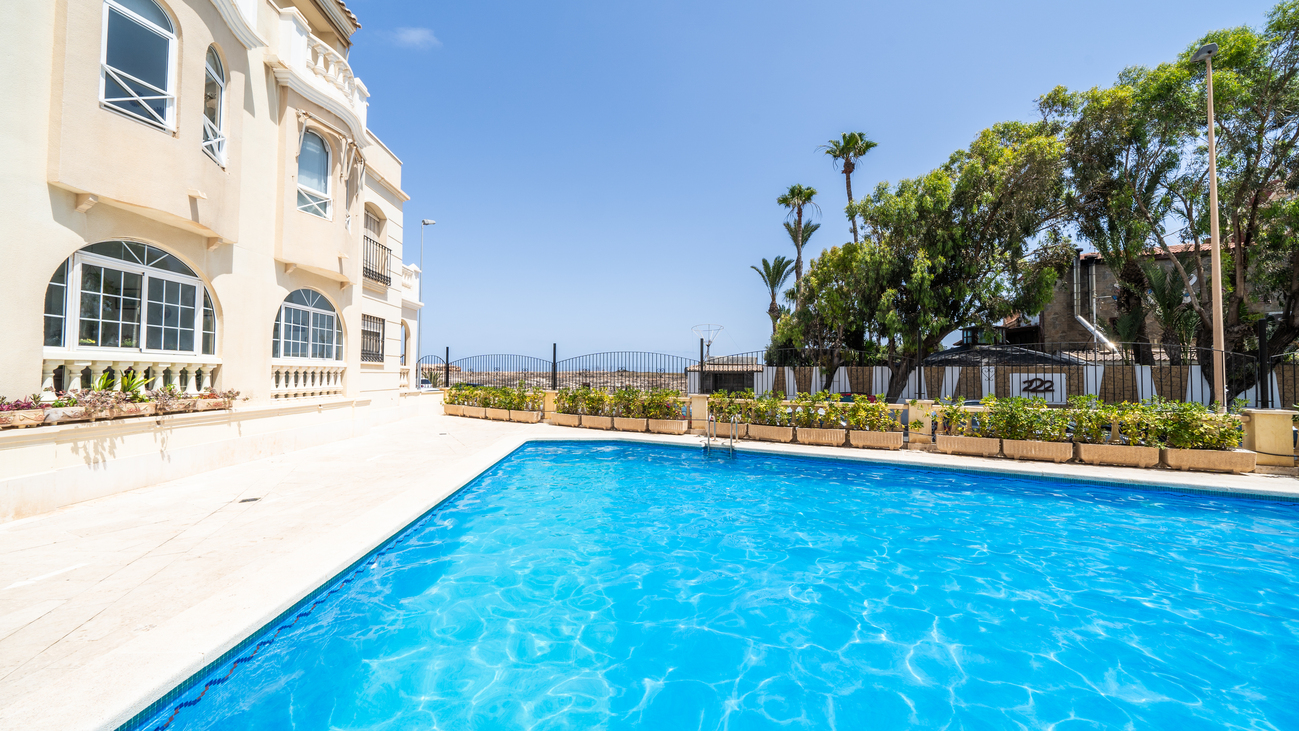 Master bedroom in apartment for sale in Torrevieja
