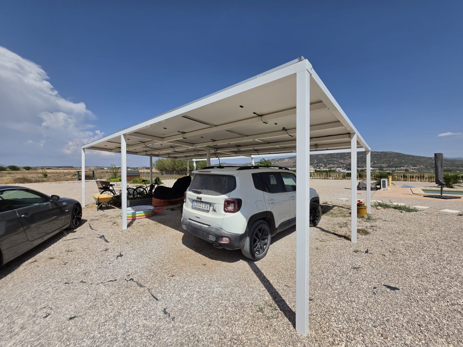 Pool area in villa for sale in Pinoso