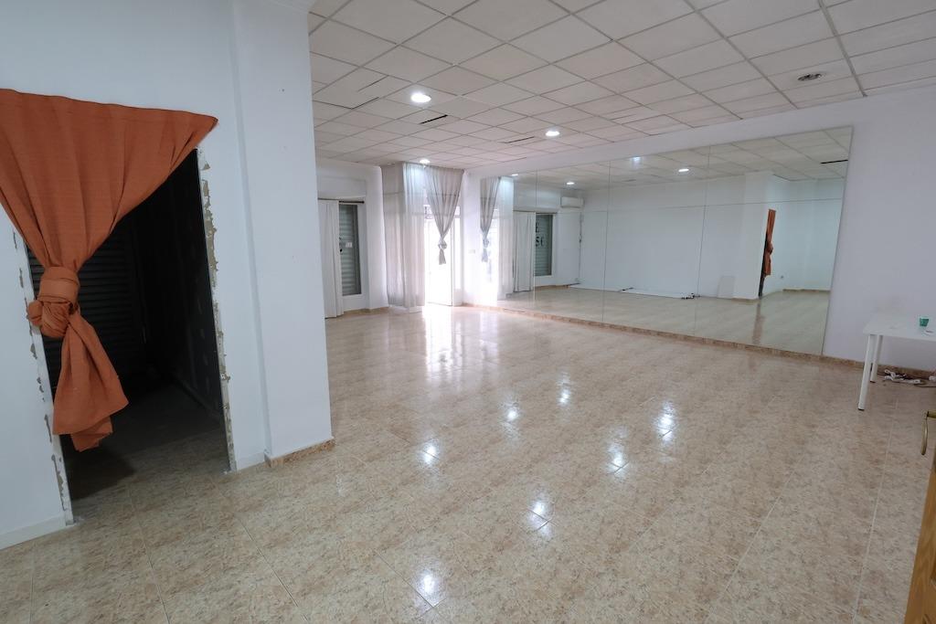 Garden in commercial for sale in Torrevieja