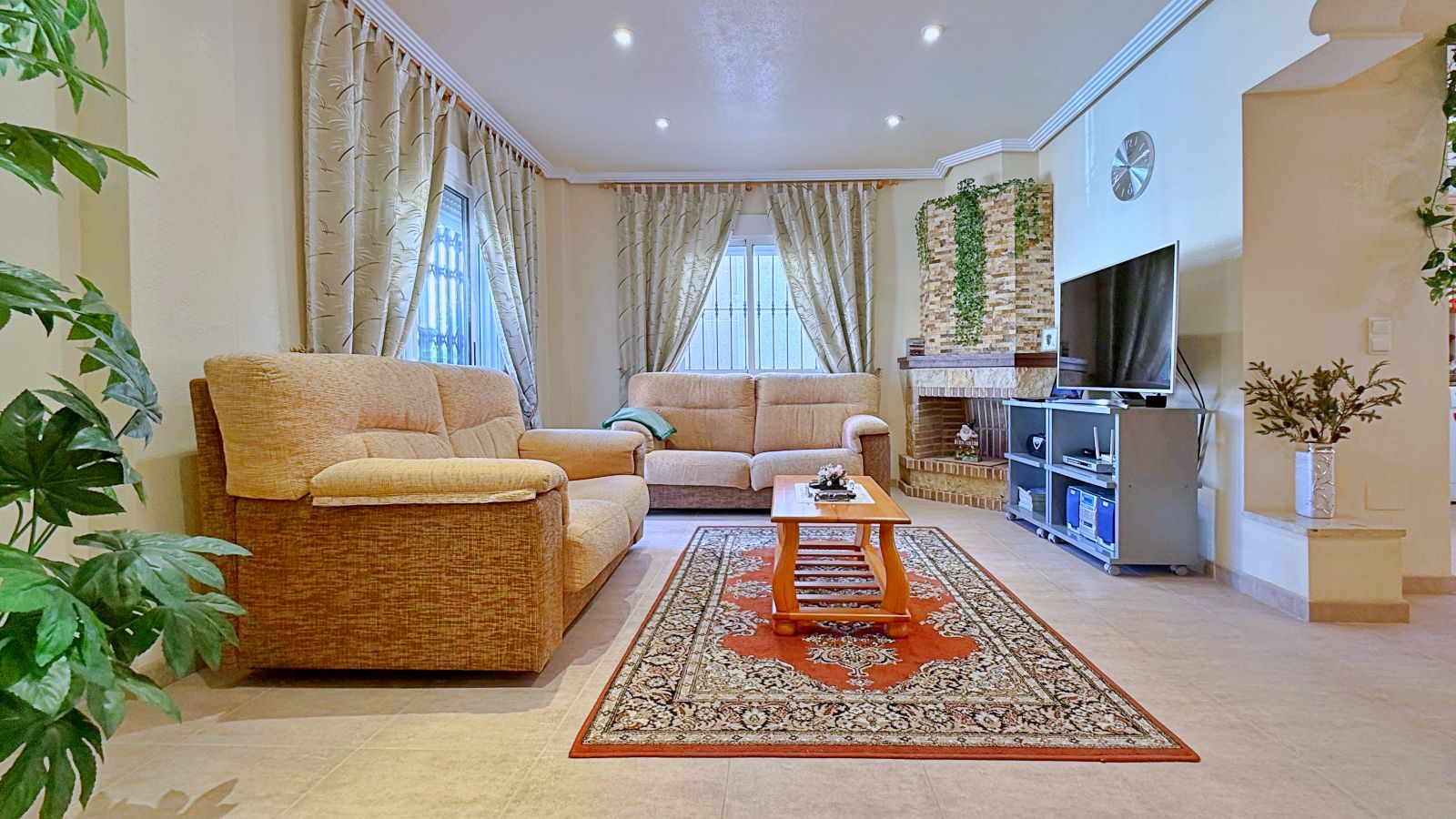 Bedroom in villa for sale in Orihuela