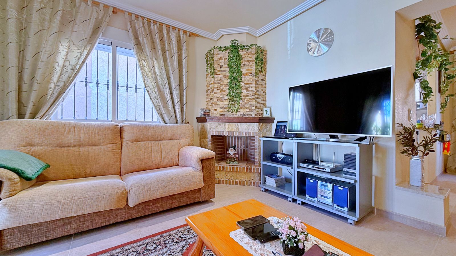 Living room in villa for sale in Orihuela