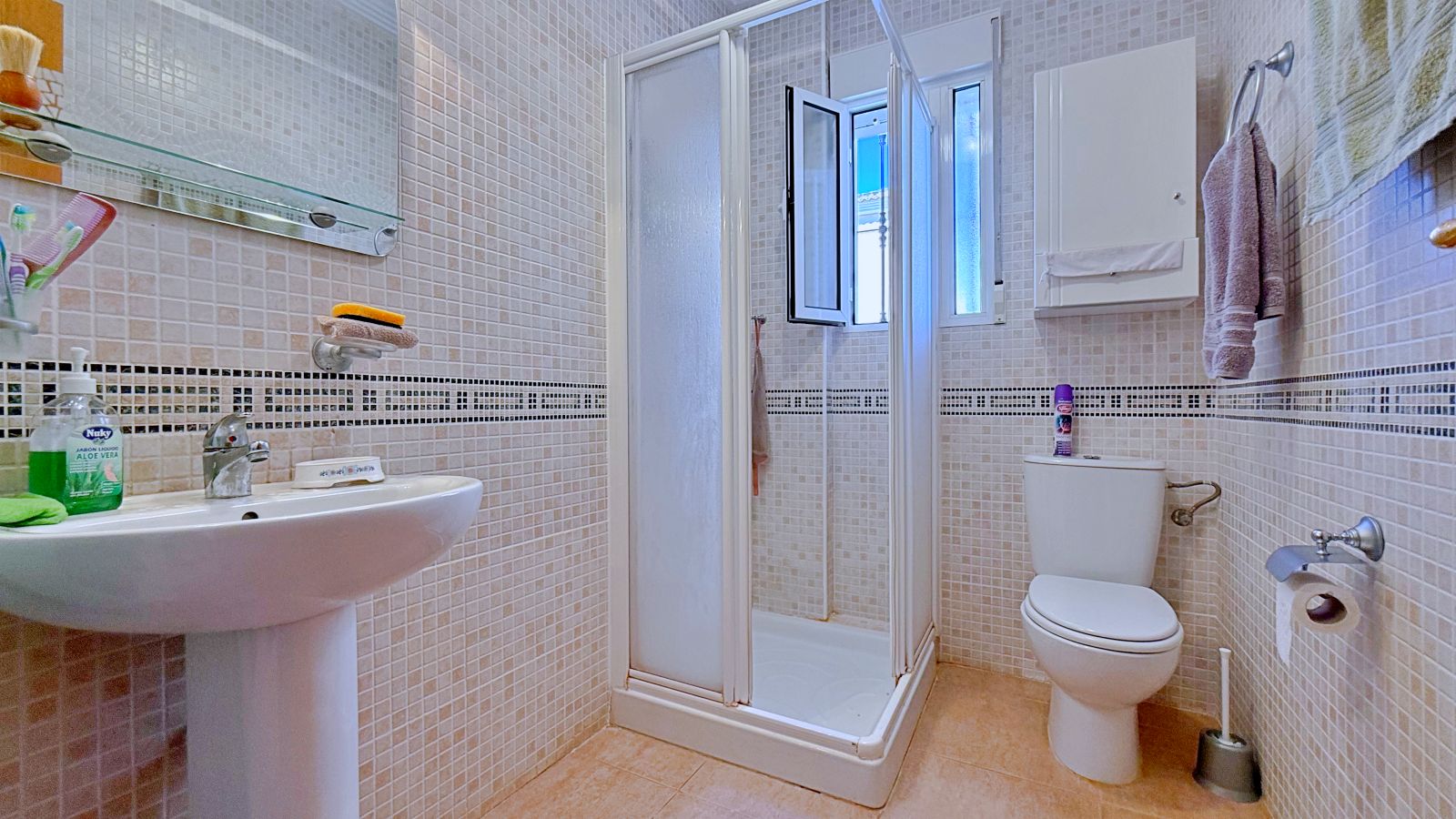 Bathroom in villa for sale in Orihuela