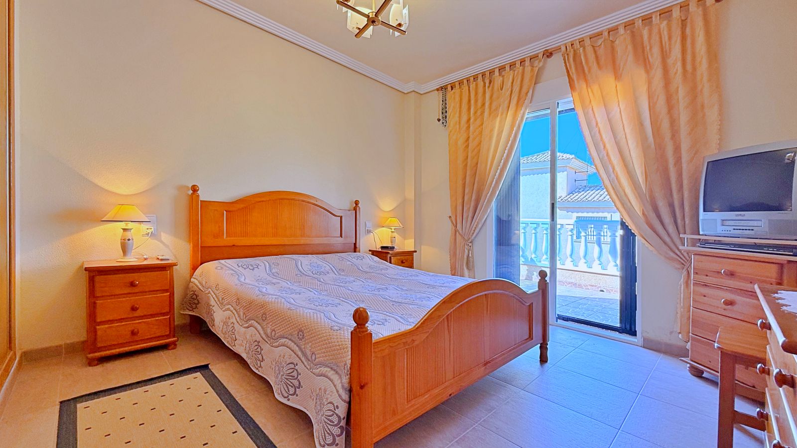 Garden in villa for sale in Orihuela