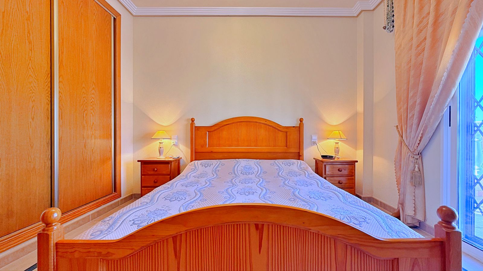 Bedroom in villa for sale in Orihuela
