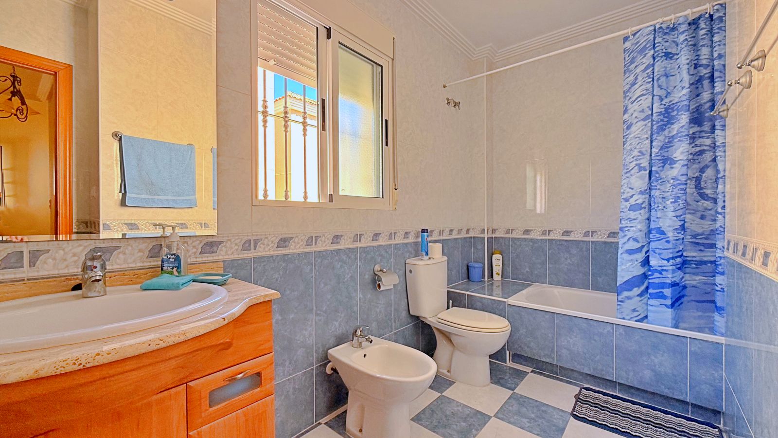 Bathroom in villa for sale in Orihuela