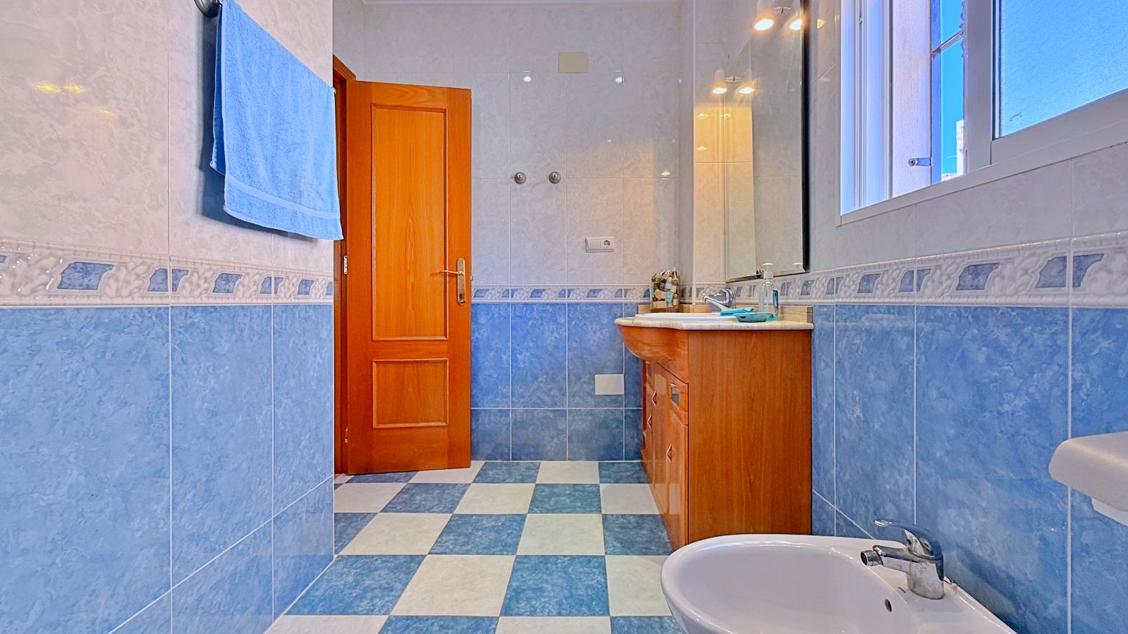 Pool area in villa for sale in Orihuela
