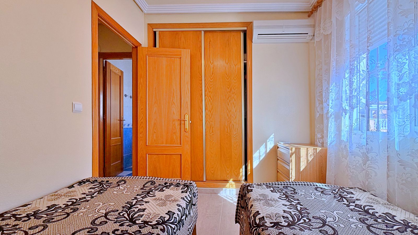 Bedroom in villa for sale in Orihuela