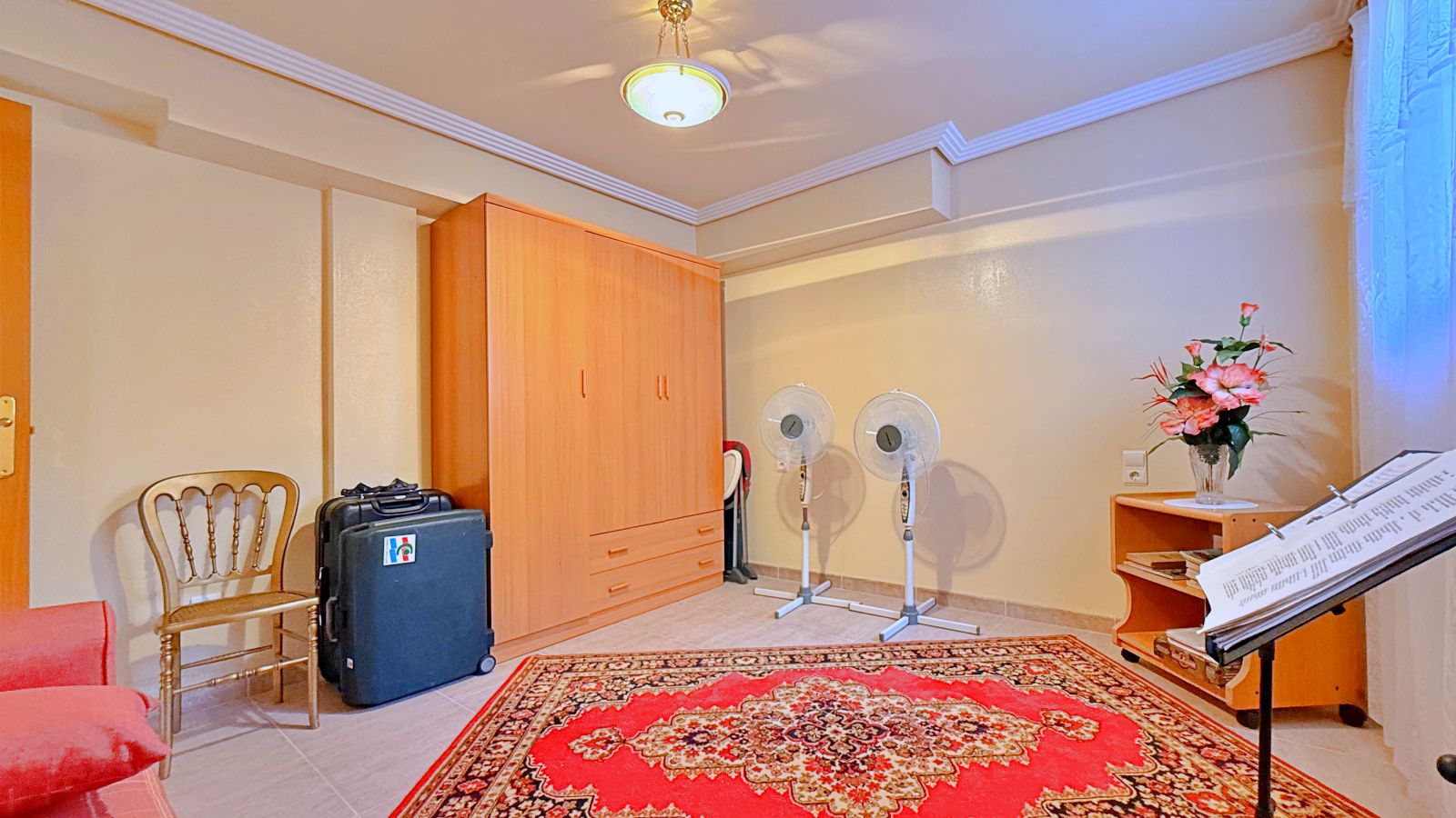 Master bedroom in villa for sale in Orihuela