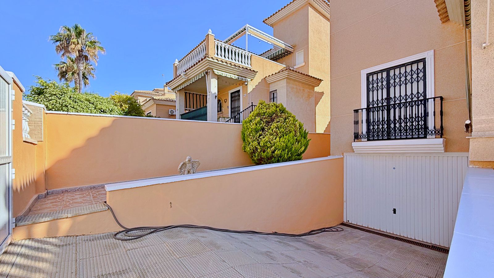 Terrace in villa for sale in Orihuela
