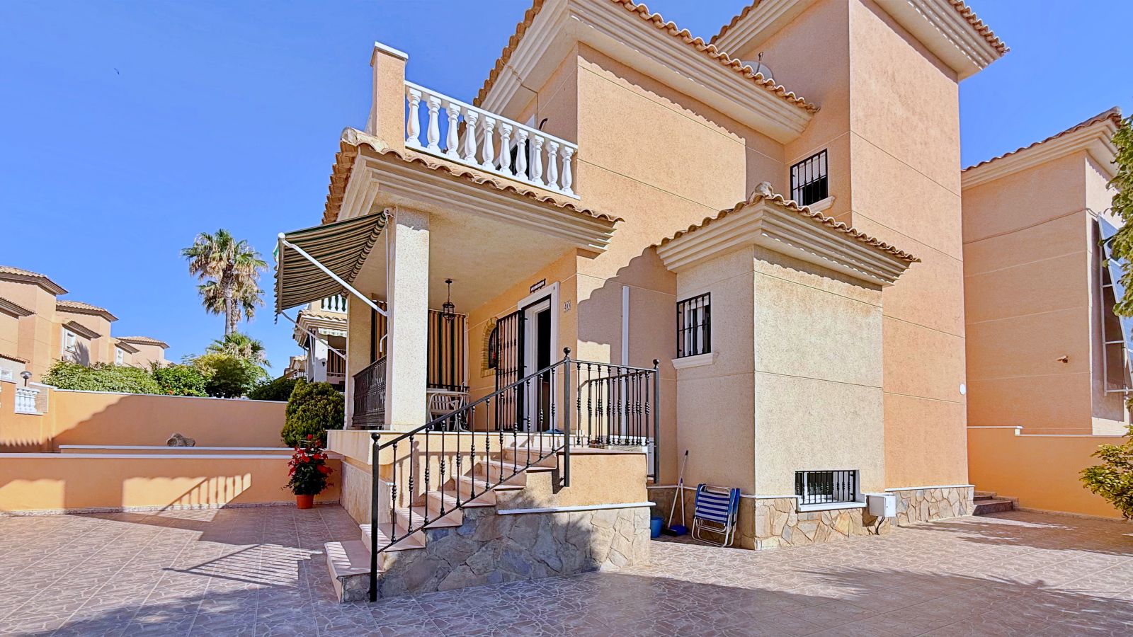 Dining area in villa for sale in Orihuela