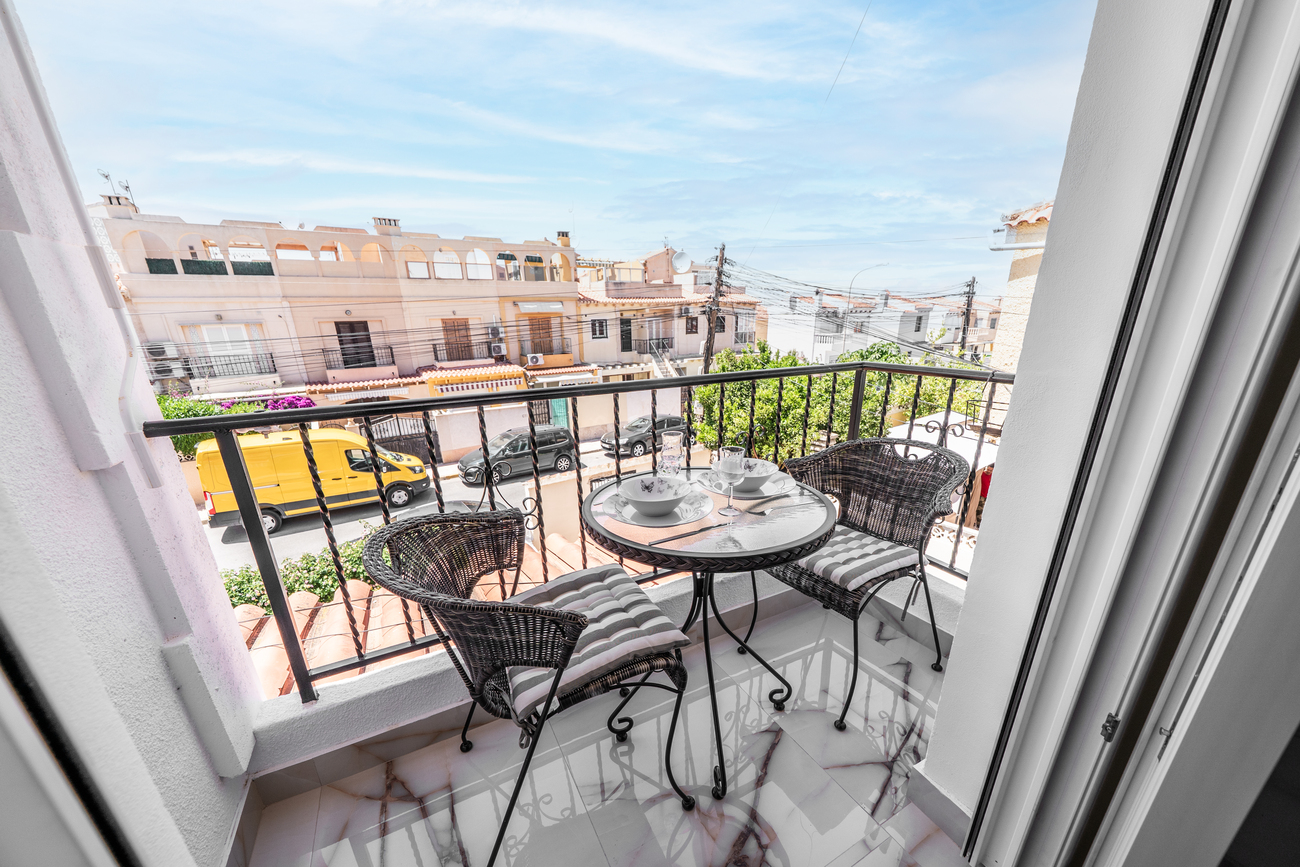 Bedroom in apartment for sale in Torrevieja