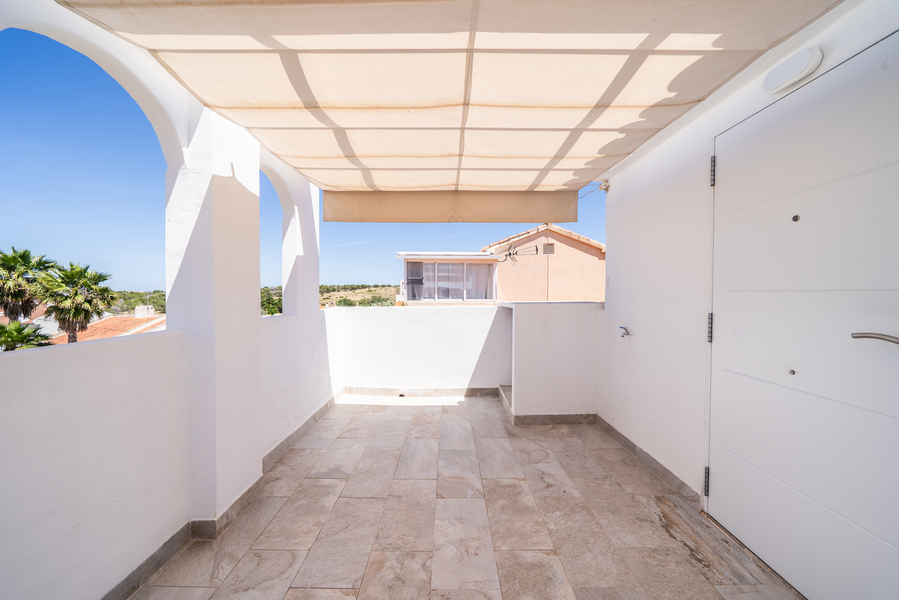 Master bedroom in apartment for sale in Torrevieja