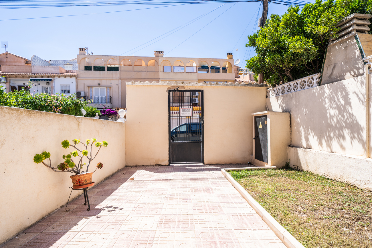 Bedroom in apartment for sale in Torrevieja