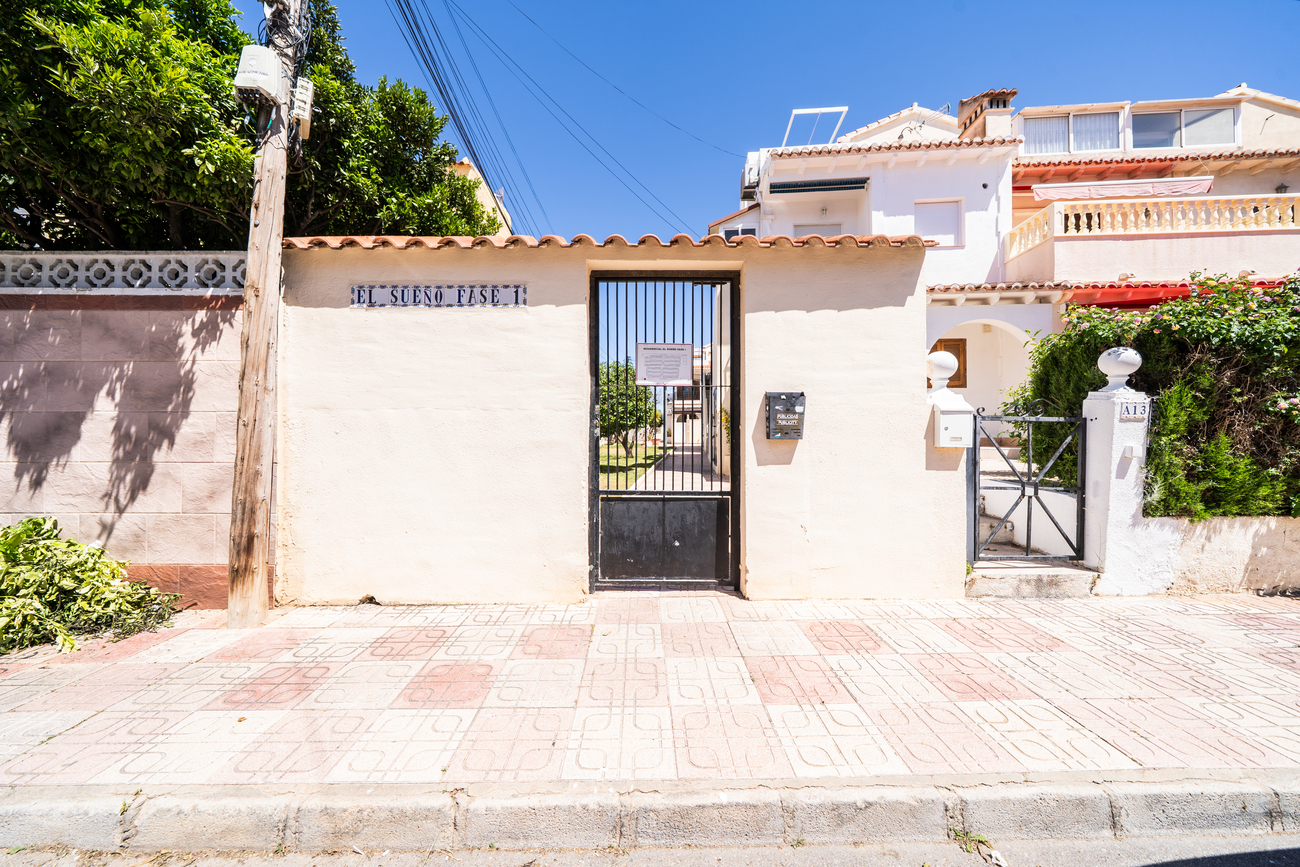 Bedroom in apartment for sale in Torrevieja