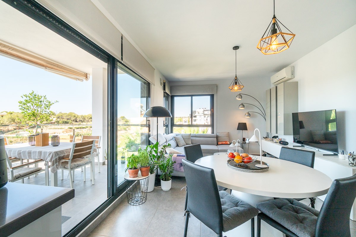 Living room in penthouse for sale in Villamartin