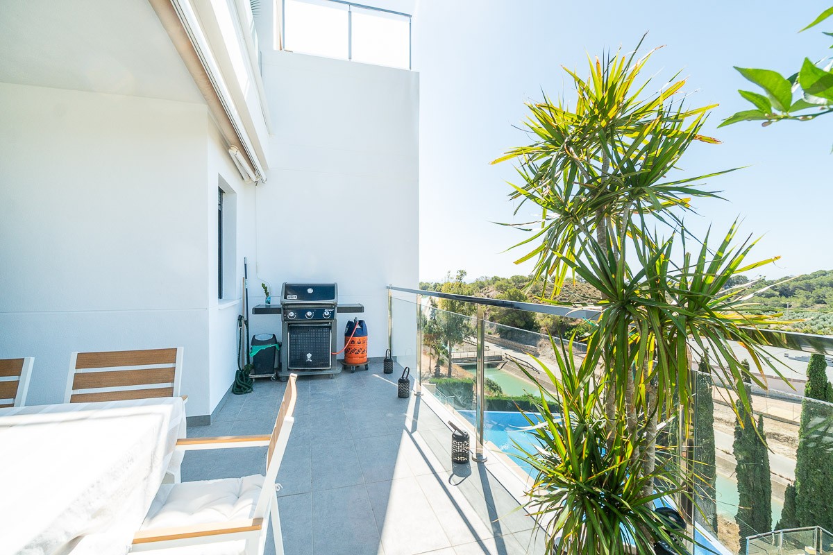 Terrace in penthouse for sale in Villamartin
