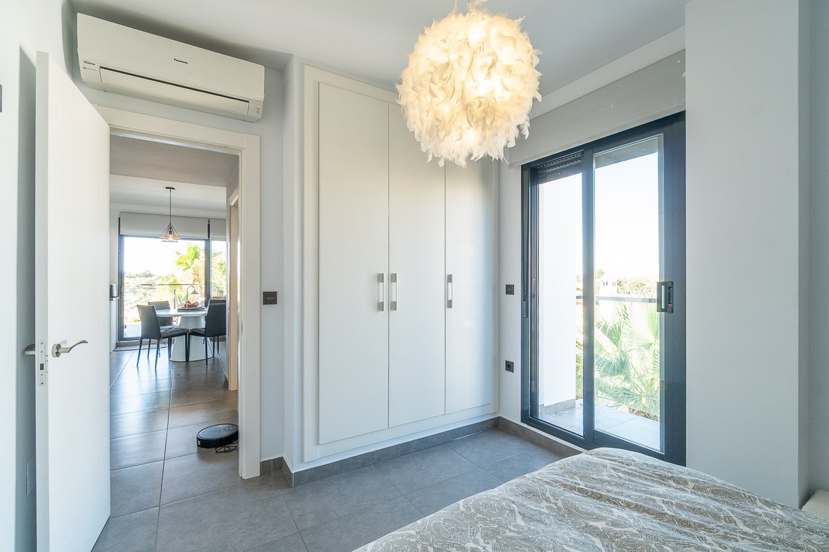 Dining area in penthouse for sale in Villamartin