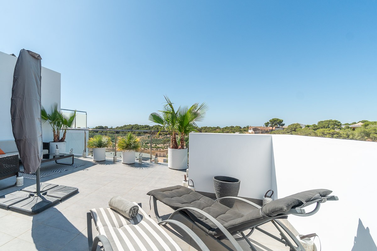 Dining area in penthouse for sale in Villamartin