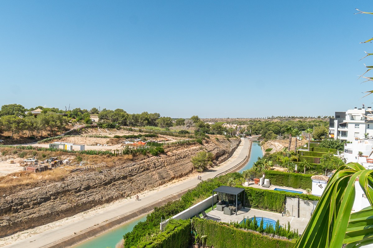 Master bedroom in penthouse for sale in Villamartin