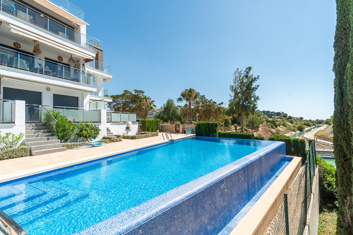 Bedroom in penthouse for sale in Villamartin