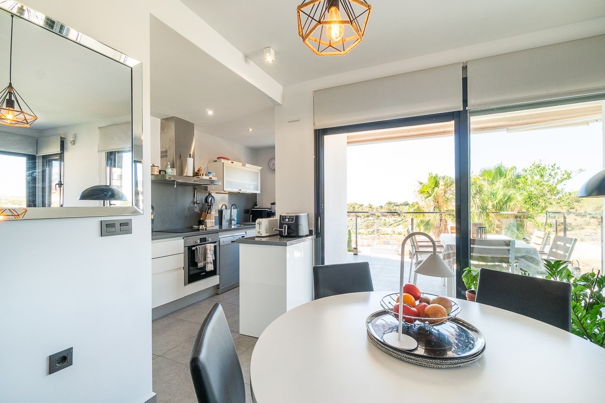 Garden in penthouse for sale in Villamartin