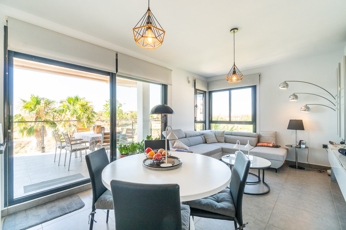 Dining area in penthouse for sale in Villamartin