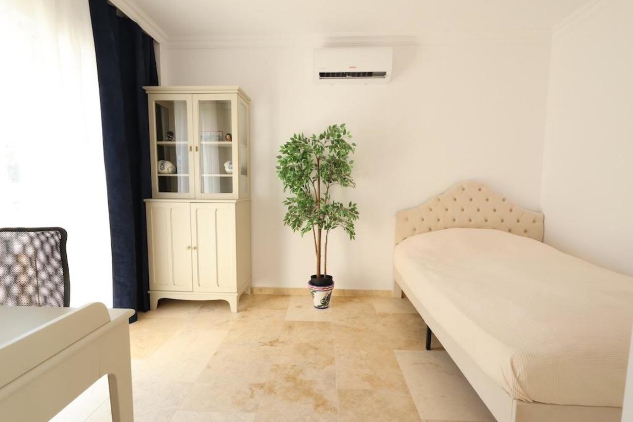 Exterior view in villa for sale in Orihuela Costa