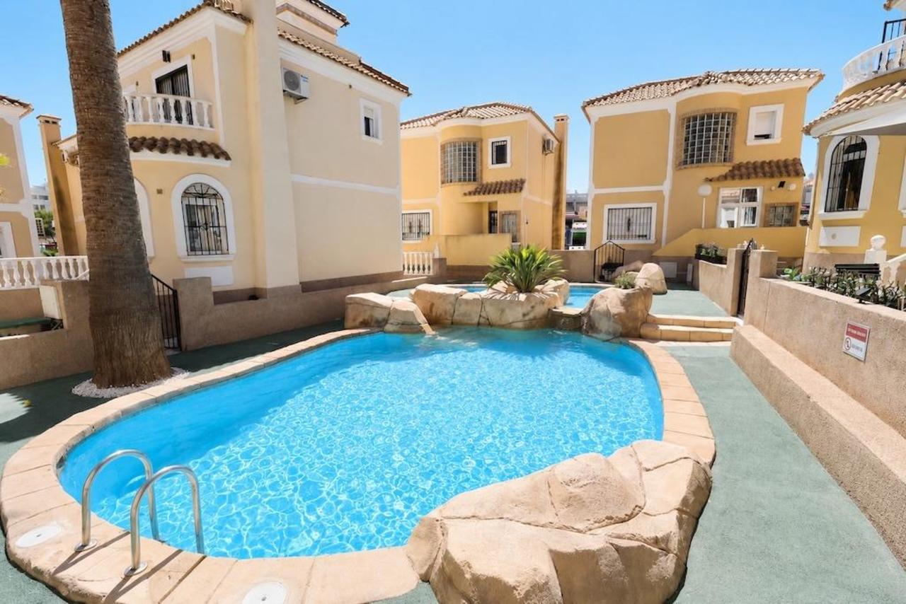 Bedroom in villa for sale in Orihuela Costa