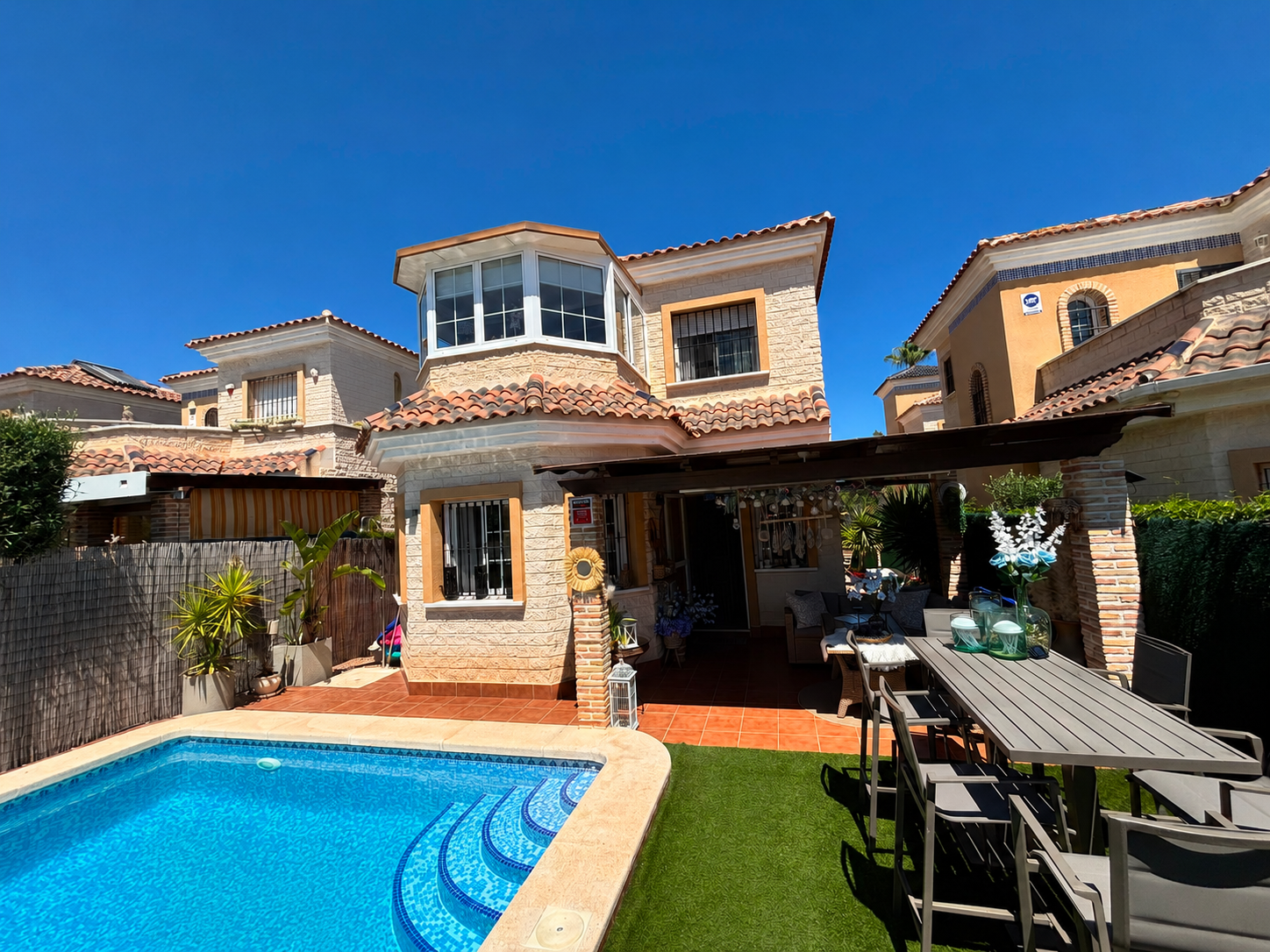 Dining area in villa for sale in El Raso