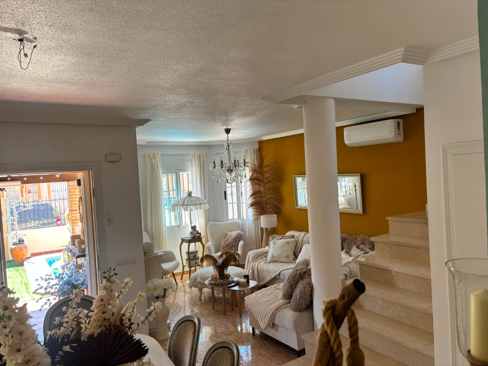 Terrace in villa for sale in El Raso