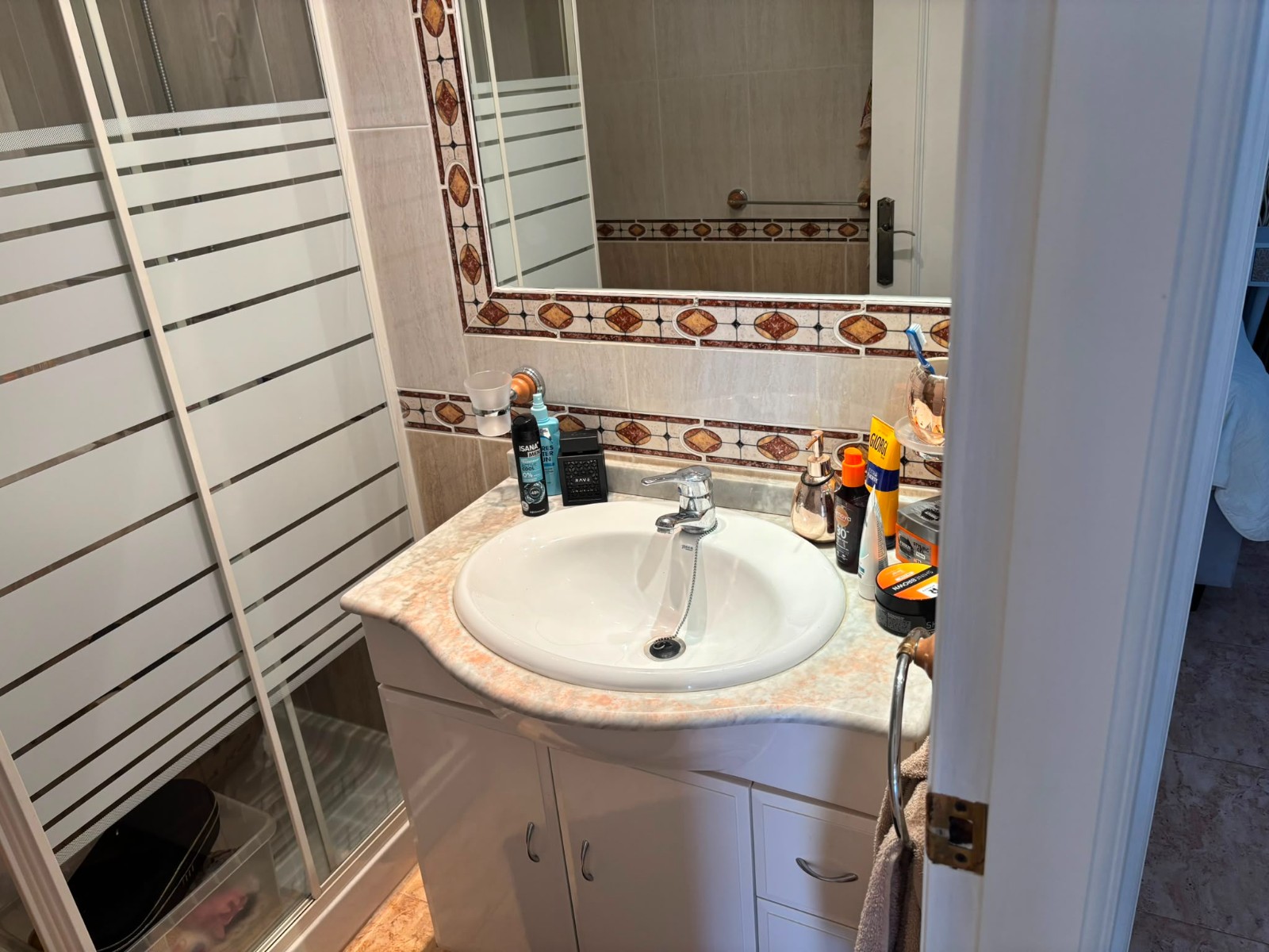 Bedroom in villa for sale in El Raso