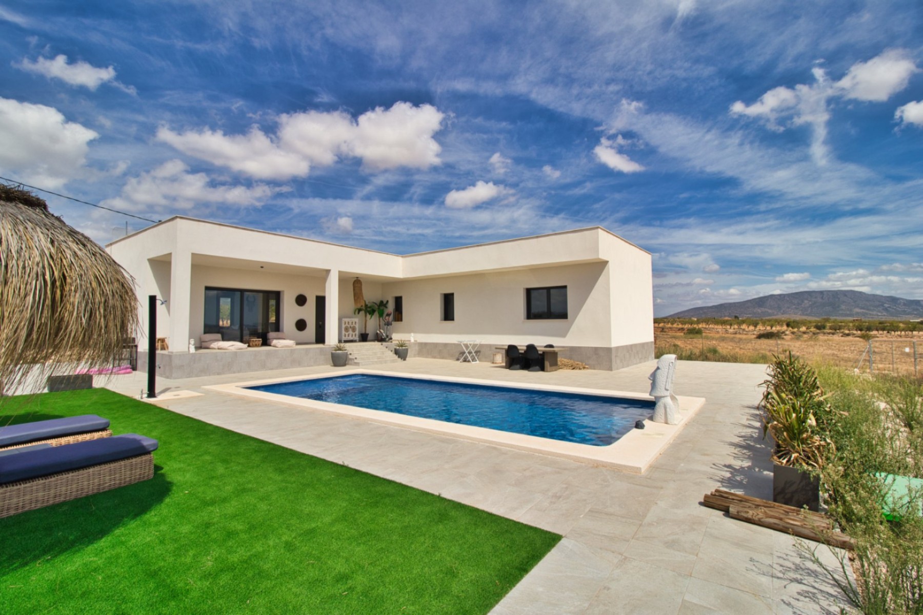 Living room in villa for sale in Pinoso