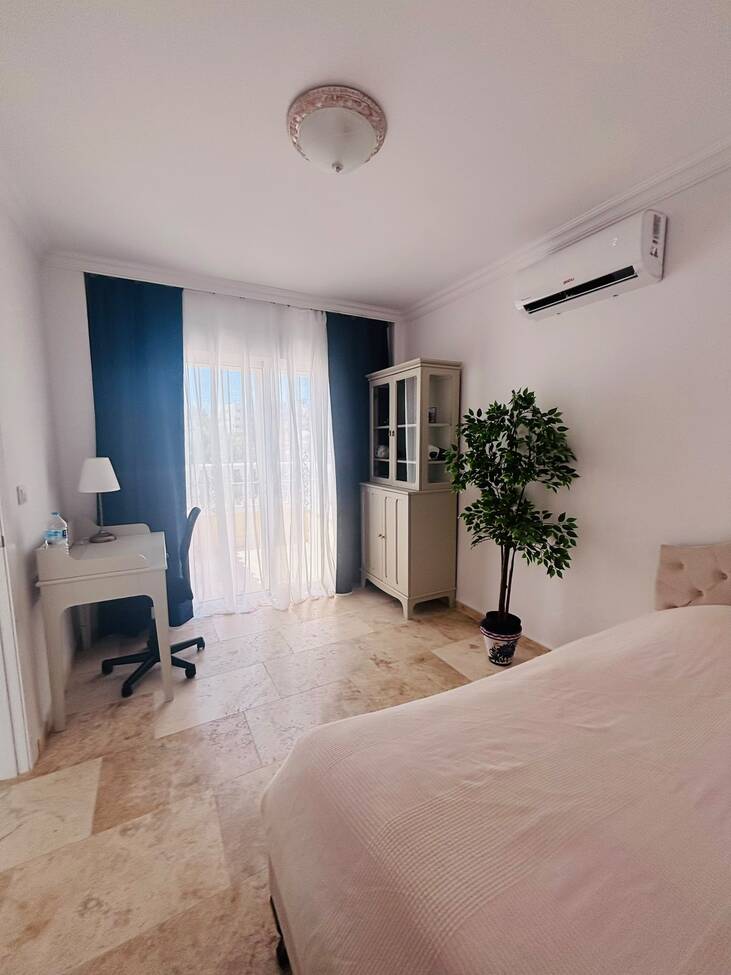 Master bedroom in villa for sale in Villamartin