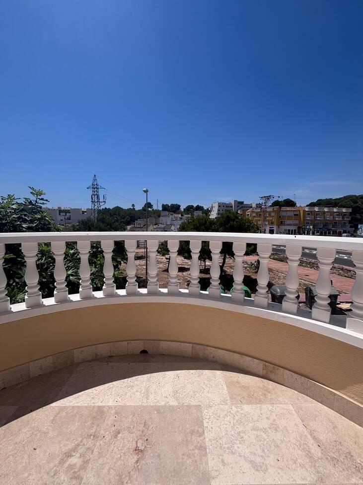 Garden in villa for sale in Villamartin