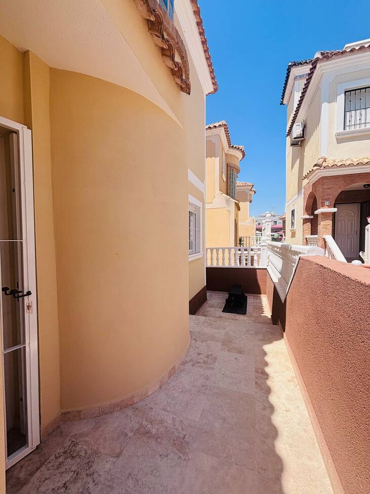 Bedroom in villa for sale in Villamartin