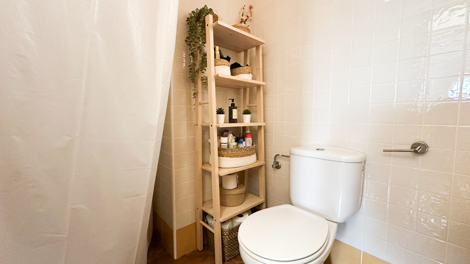 Bathroom in apartment for sale in Guardamar del Segura