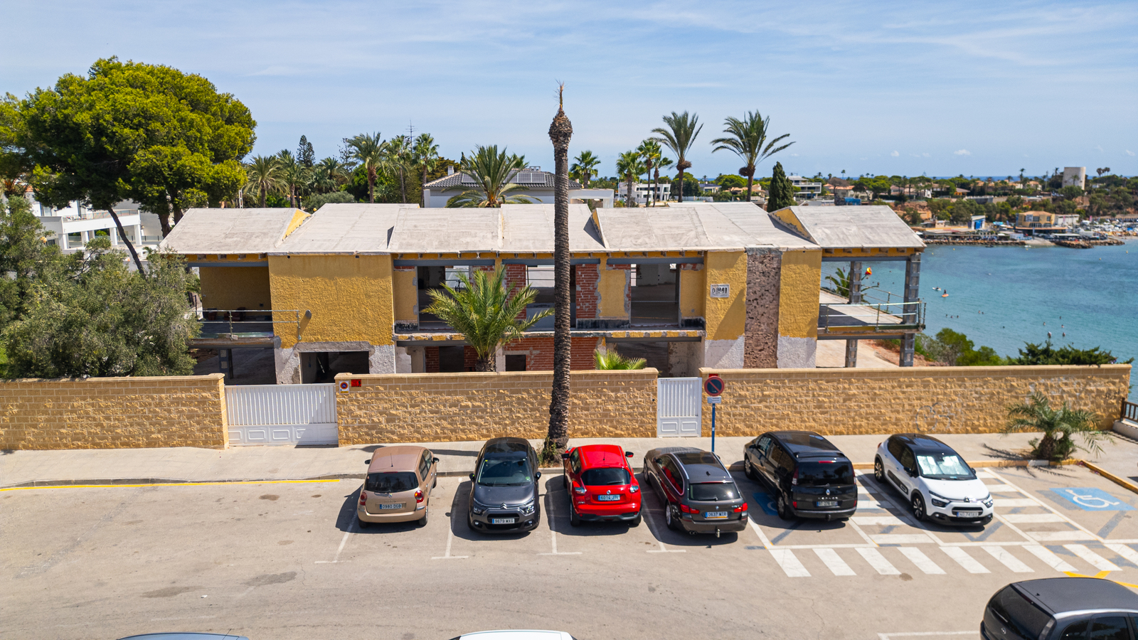 Bedroom in villa for sale in Orihuela Costa