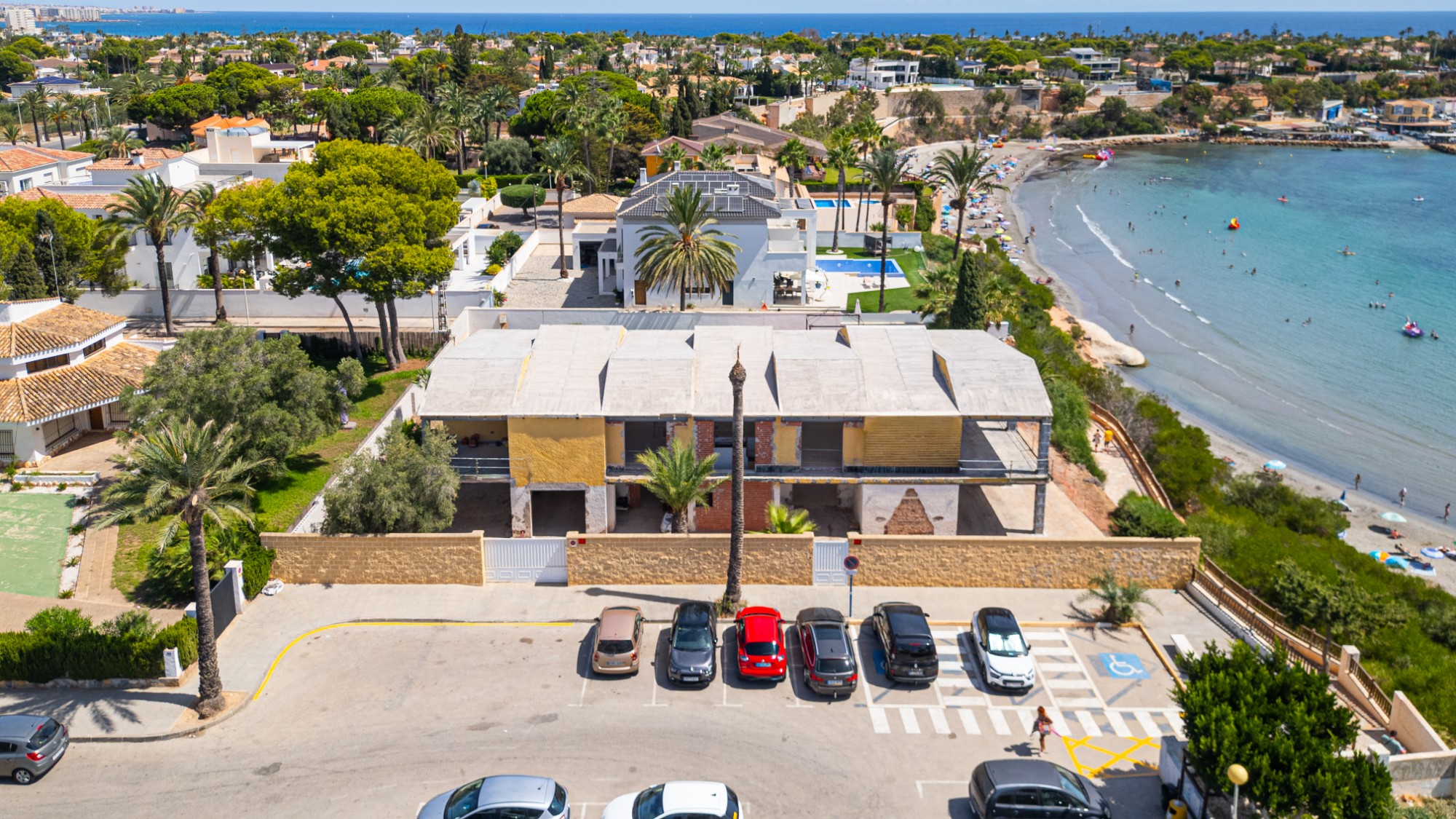 Dining area in villa for sale in Cabo Roig