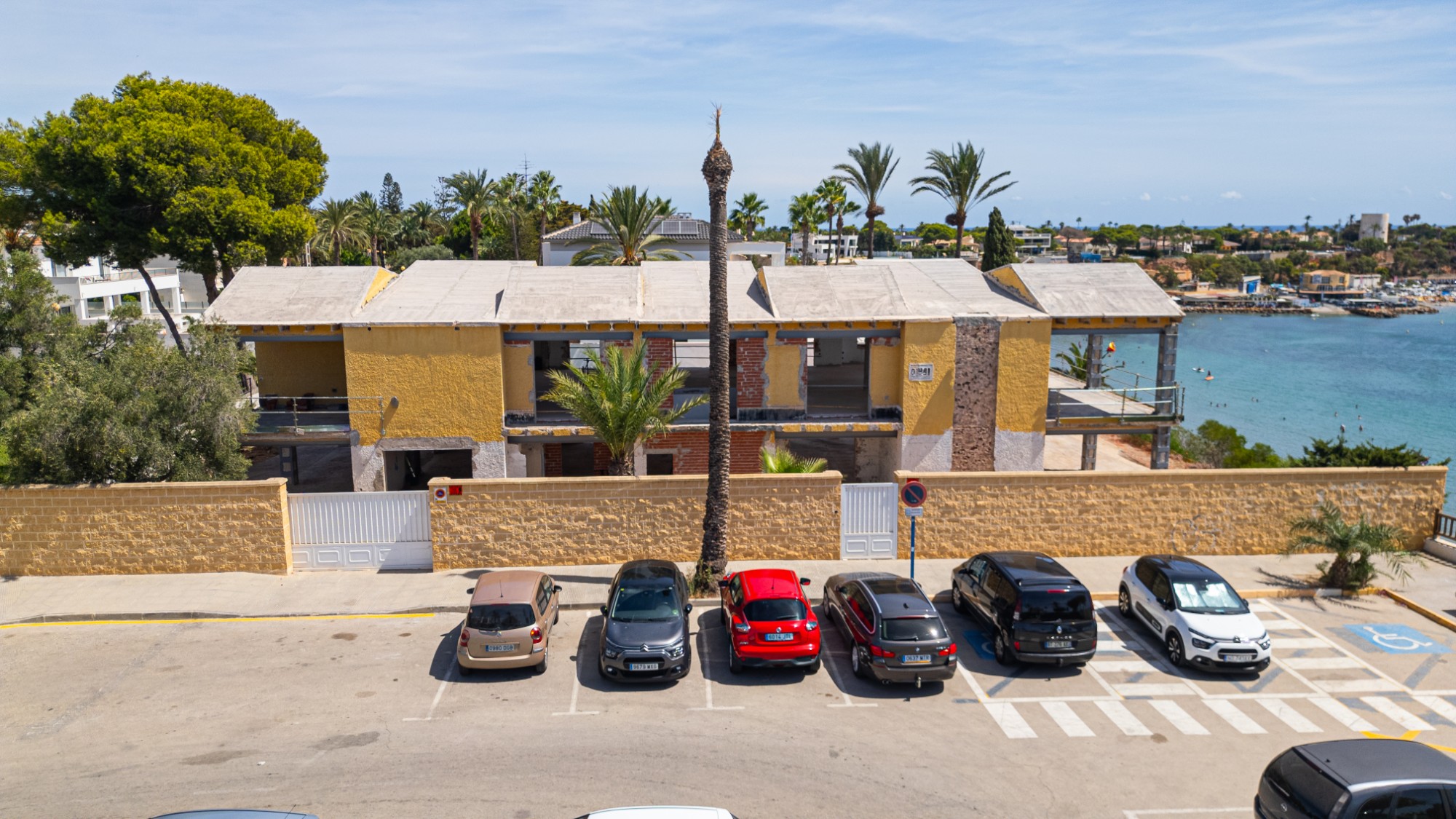 Terrace in villa for sale in Cabo Roig