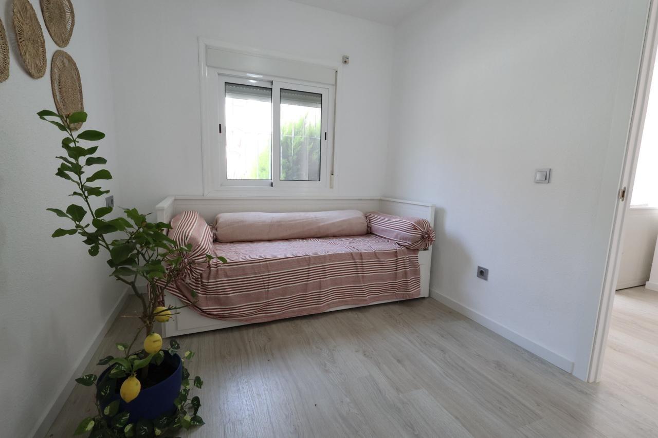 Bedroom in bungalow for sale in Torrevieja