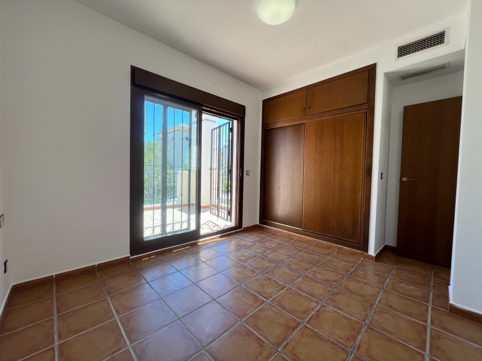 Bedroom in villa for sale in Algorfa