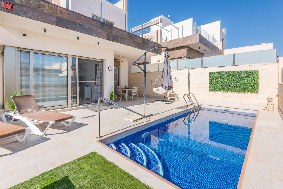 Exterior view in villa for sale in Orihuela Costa