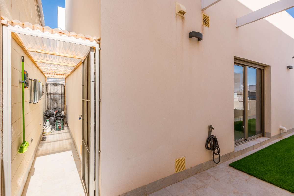 Kitchen in villa for sale in Orihuela Costa