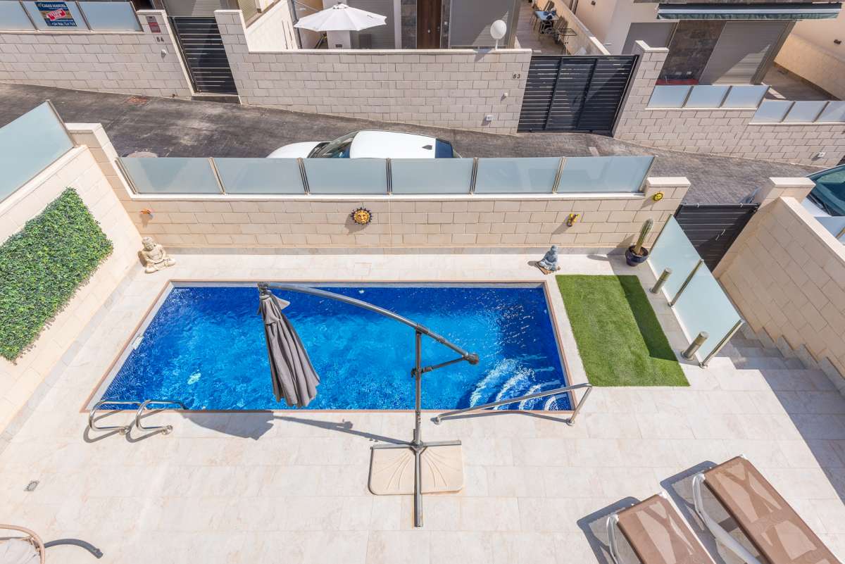Bedroom in villa for sale in Orihuela Costa