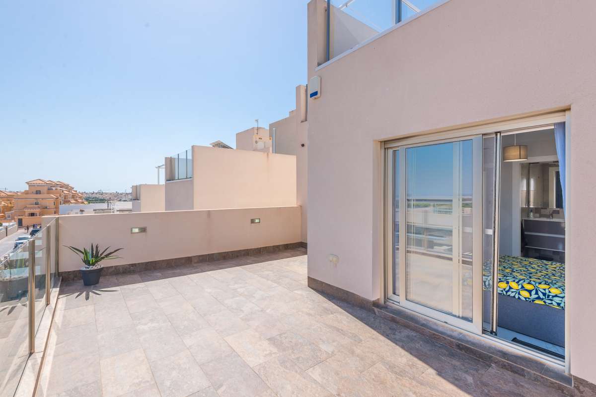 Exterior view in villa for sale in Orihuela Costa