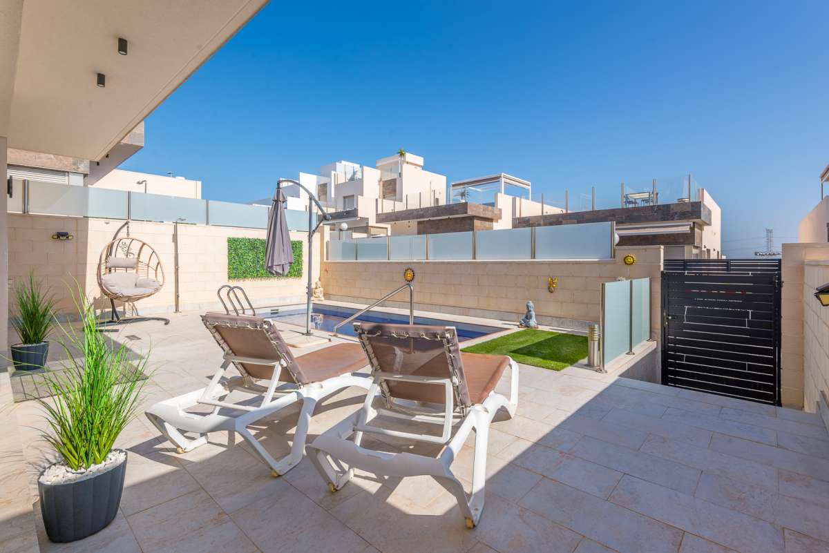 Dining area in villa for sale in Orihuela Costa