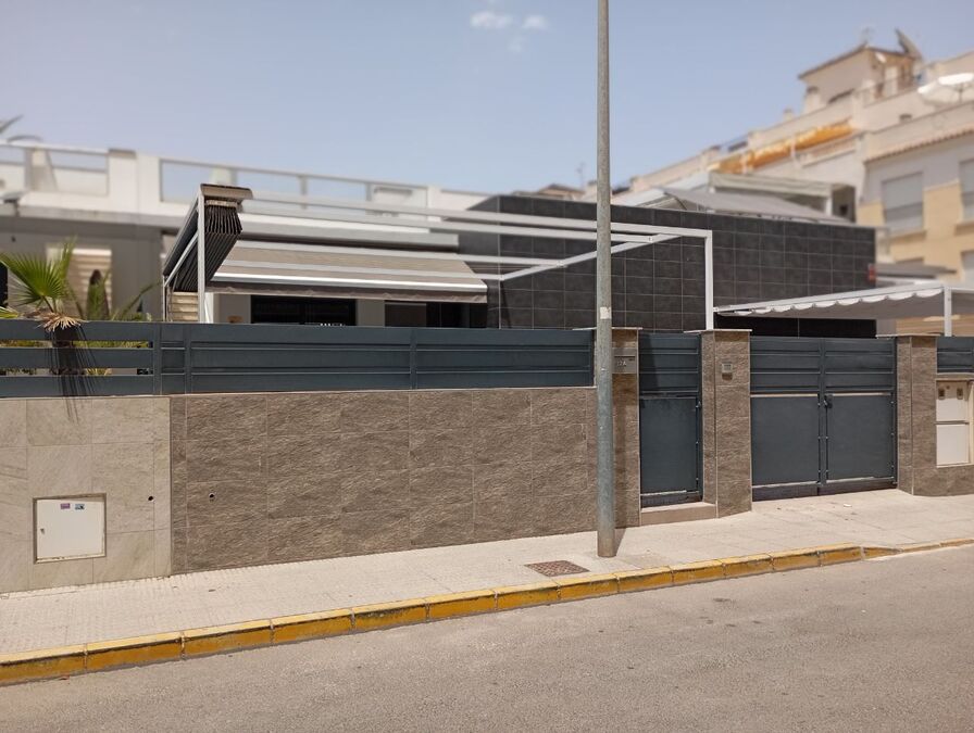 Exterior view in villa for sale in Formentera del Segura