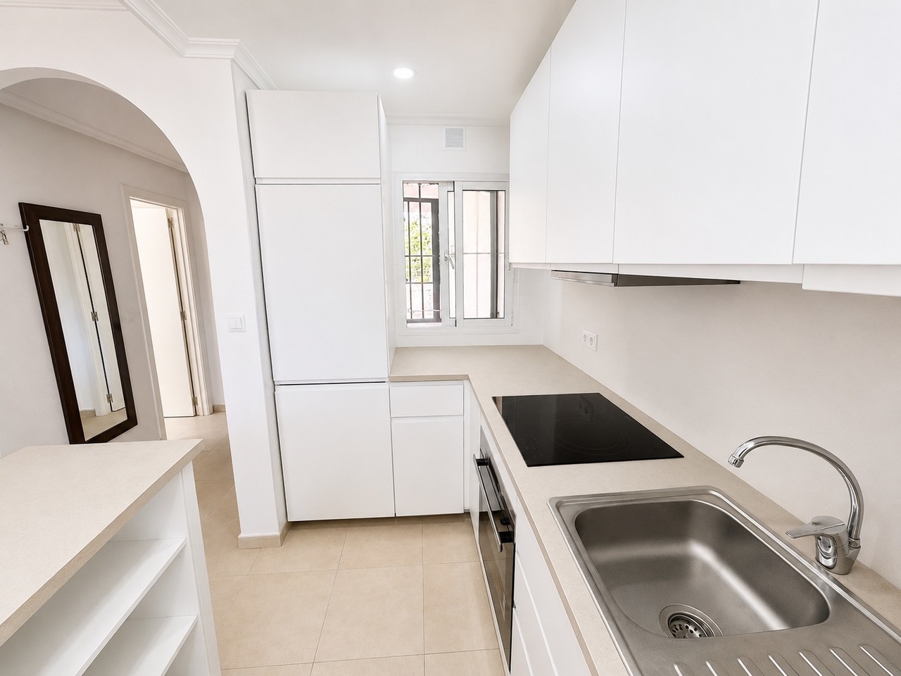 Bedroom in apartment for sale in Villamartin