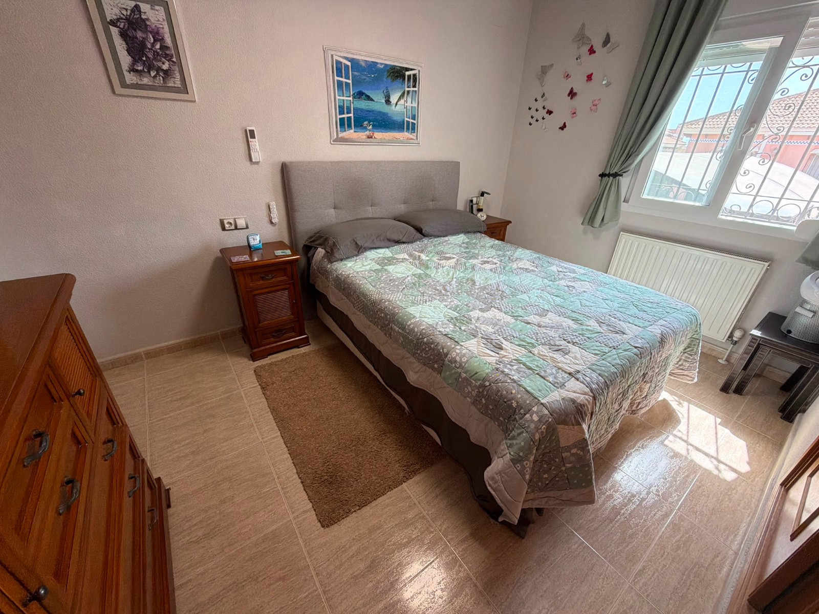 Bedroom in villa for sale in Los Montesinos